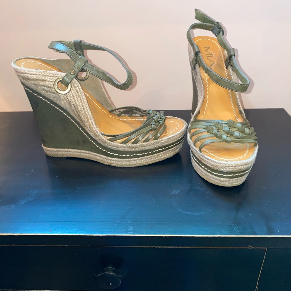 Mia Wedges